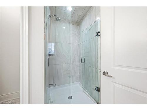 60 Golden Hawk Drive, Waterdown, ON - Indoor Photo Showing Bathroom