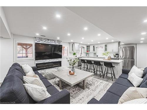 60 Golden Hawk Drive, Waterdown, ON - Indoor Photo Showing Living Room