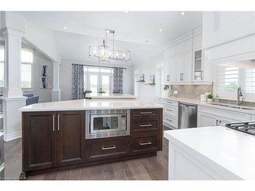 270 Farr Street, Pelham, ON - Indoor Photo Showing Kitchen With Double Sink With Upgraded Kitchen
