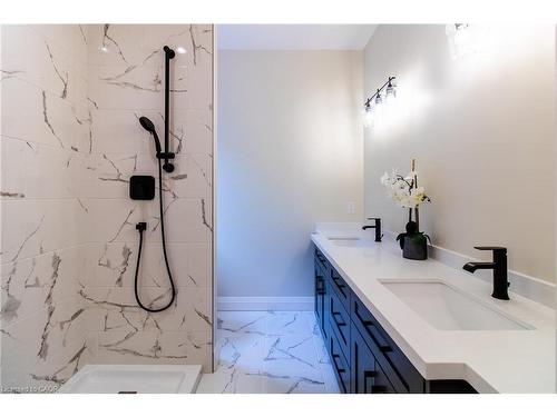 89 Duchess Drive, Delhi, ON - Indoor Photo Showing Bathroom