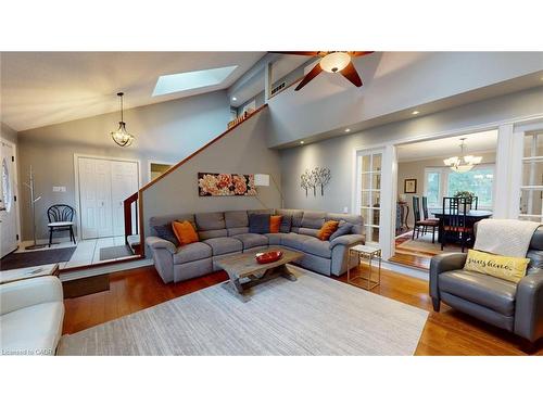 1962 Snake Road, Burlington, ON - Indoor Photo Showing Living Room