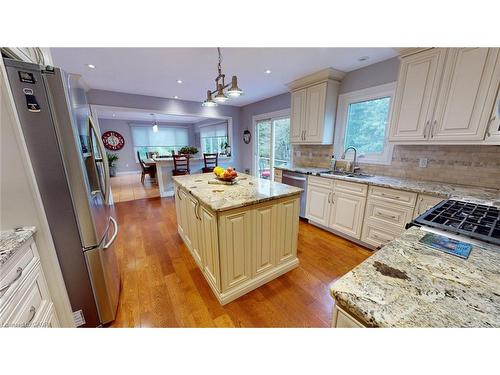 1962 Snake Road, Burlington, ON - Indoor Photo Showing Kitchen With Double Sink