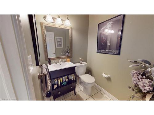 1962 Snake Road, Burlington, ON - Indoor Photo Showing Bathroom