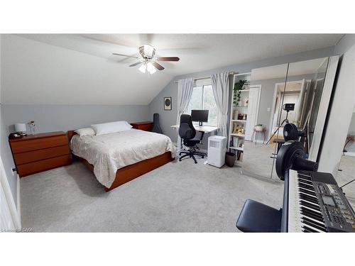 1962 Snake Road, Burlington, ON - Indoor Photo Showing Bedroom