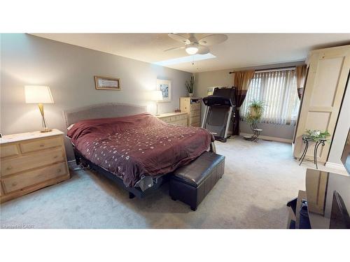 1962 Snake Road, Burlington, ON - Indoor Photo Showing Bedroom