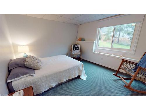 1962 Snake Road, Burlington, ON - Indoor Photo Showing Bedroom