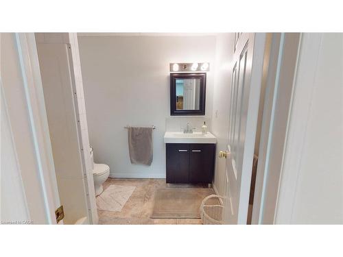 1962 Snake Road, Burlington, ON - Indoor Photo Showing Bathroom