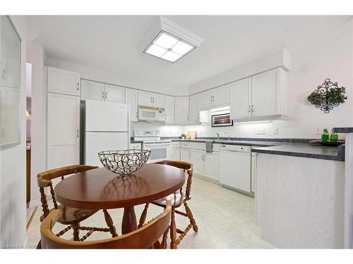 17 Terraview Crescent, Guelph, ON - Indoor Photo Showing Kitchen