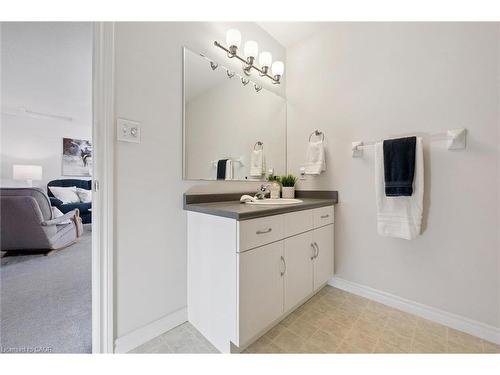17 Terraview Crescent, Guelph, ON - Indoor Photo Showing Bathroom