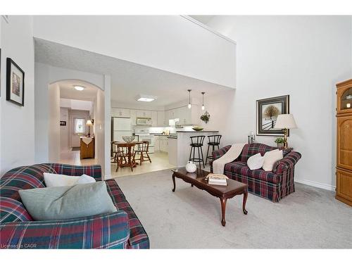 17 Terraview Crescent, Guelph, ON - Indoor Photo Showing Living Room