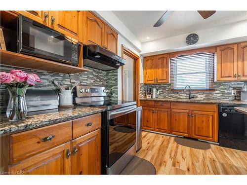 7 Kenwood Crescent, Hamilton, ON - Indoor Photo Showing Kitchen With Double Sink