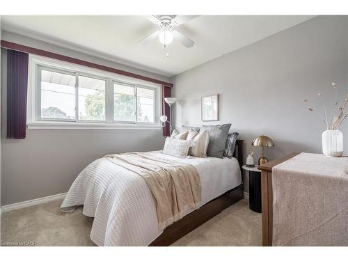 7 Kenwood Crescent, Hamilton, ON - Indoor Photo Showing Bedroom