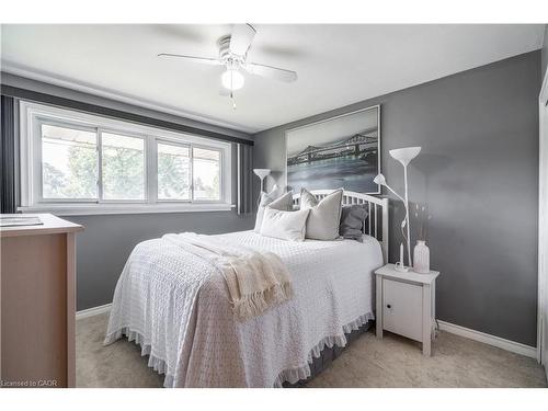 7 Kenwood Crescent, Hamilton, ON - Indoor Photo Showing Bedroom
