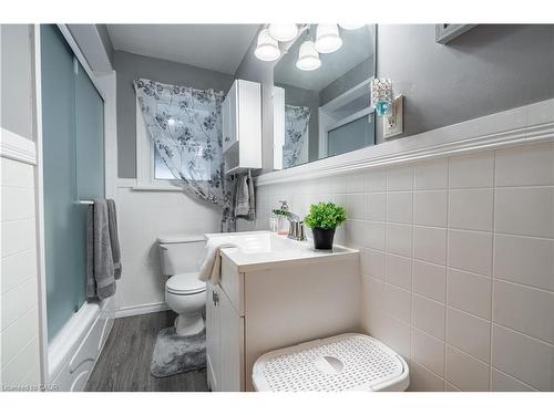 7 Kenwood Crescent, Hamilton, ON - Indoor Photo Showing Bathroom