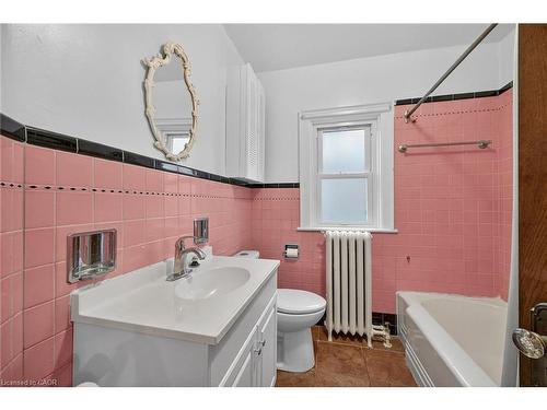103 Leinster Avenue S, Hamilton, ON - Indoor Photo Showing Bathroom