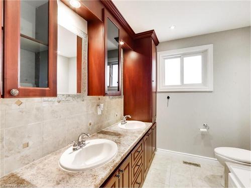 18 Pavarotti Court, Hamilton, ON - Indoor Photo Showing Bathroom