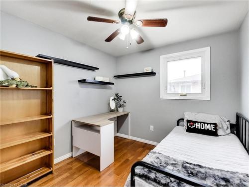 18 Pavarotti Court, Hamilton, ON - Indoor Photo Showing Bedroom