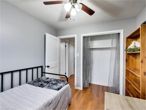 18 Pavarotti Court, Hamilton, ON - Indoor Photo Showing Bedroom