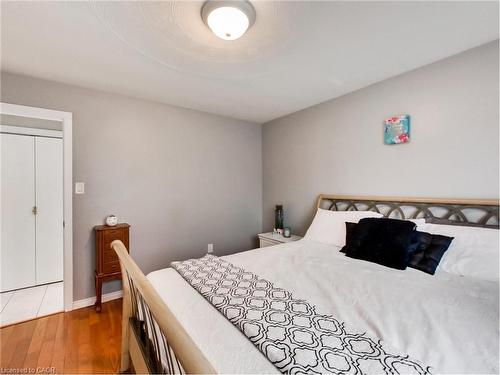 18 Pavarotti Court, Hamilton, ON - Indoor Photo Showing Bedroom