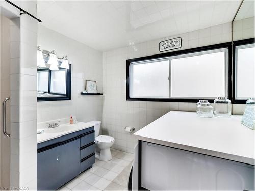 18 Pavarotti Court, Hamilton, ON - Indoor Photo Showing Bathroom