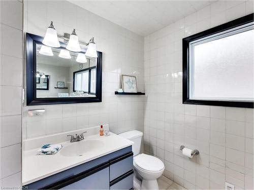 18 Pavarotti Court, Hamilton, ON - Indoor Photo Showing Bathroom