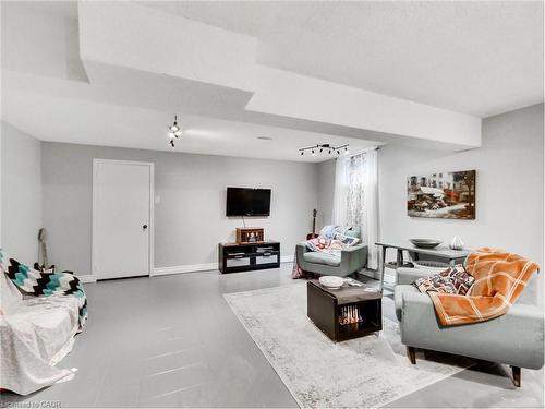 18 Pavarotti Court, Hamilton, ON - Indoor Photo Showing Other Room