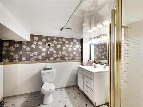 18 Pavarotti Court, Hamilton, ON - Indoor Photo Showing Bathroom