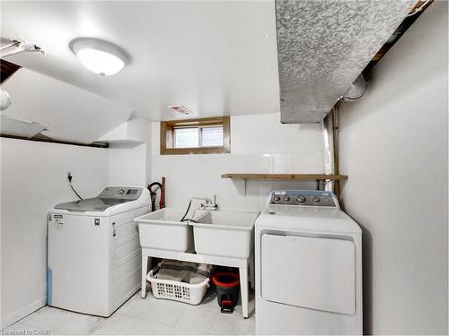 18 Pavarotti Court, Hamilton, ON - Indoor Photo Showing Laundry Room