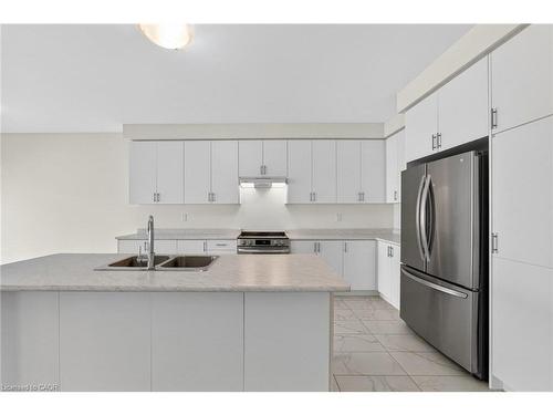47 Bloomfield Crescent, Cambridge, ON - Indoor Photo Showing Kitchen With Double Sink With Upgraded Kitchen