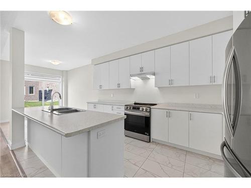 47 Bloomfield Crescent, Cambridge, ON - Indoor Photo Showing Kitchen With Double Sink