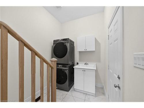 47 Bloomfield Crescent, Cambridge, ON - Indoor Photo Showing Laundry Room