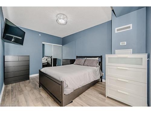 917-15 James Finlay Way, Toronto, ON - Indoor Photo Showing Bedroom