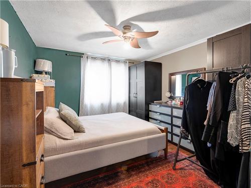 40 Yeoville Court, Hamilton, ON - Indoor Photo Showing Bedroom