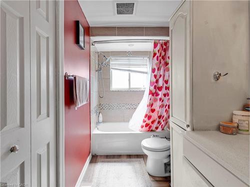 40 Yeoville Court, Hamilton, ON - Indoor Photo Showing Bathroom