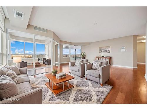 1106-6 Willow Street, Waterloo, ON - Indoor Photo Showing Living Room