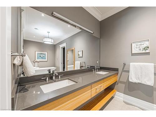 597 Old York Road, Burlington, ON - Indoor Photo Showing Bathroom