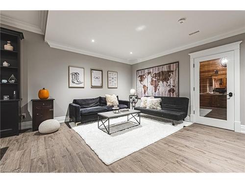 597 Old York Road, Burlington, ON - Indoor Photo Showing Living Room