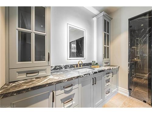 597 Old York Road, Burlington, ON - Indoor Photo Showing Bathroom