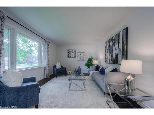 88 Broadmoor Avenue, Kitchener, ON - Indoor Photo Showing Living Room