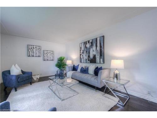 88 Broadmoor Avenue, Kitchener, ON - Indoor Photo Showing Living Room