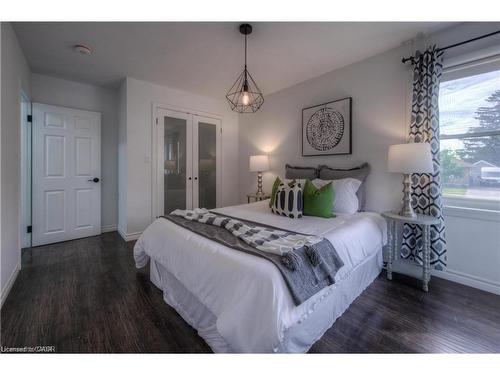 88 Broadmoor Avenue, Kitchener, ON - Indoor Photo Showing Bedroom