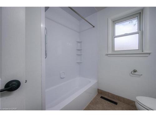 88 Broadmoor Avenue, Kitchener, ON - Indoor Photo Showing Bathroom