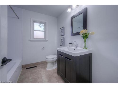 88 Broadmoor Avenue, Kitchener, ON - Indoor Photo Showing Bathroom