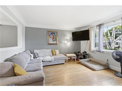 58 Seven Oaks Drive, Hamilton, ON - Indoor Photo Showing Living Room
