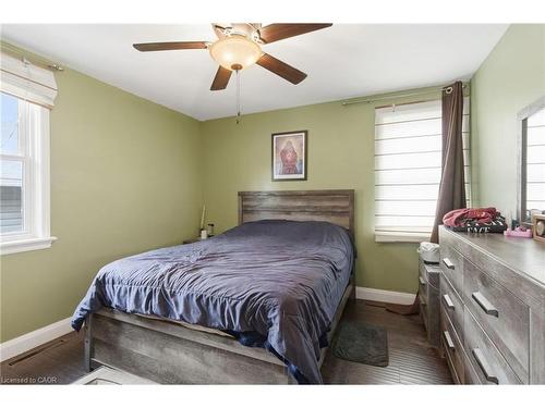 58 Seven Oaks Drive, Hamilton, ON - Indoor Photo Showing Bedroom