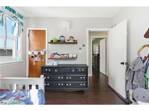 58 Seven Oaks Drive, Hamilton, ON - Indoor Photo Showing Bedroom