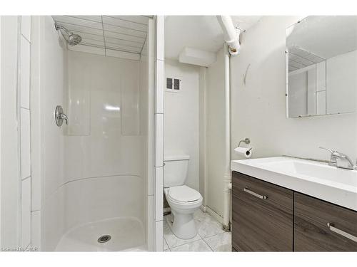 58 Seven Oaks Drive, Hamilton, ON - Indoor Photo Showing Bathroom