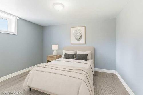 58 Seven Oaks Drive, Hamilton, ON - Indoor Photo Showing Bedroom