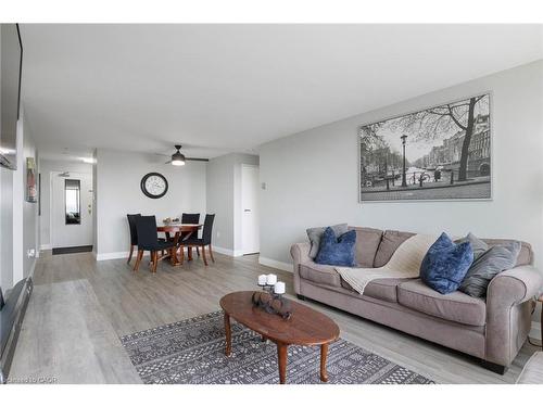 506-35 Green Valley Drive, Kitchener, ON - Indoor Photo Showing Living Room