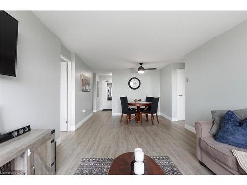 506-35 Green Valley Drive, Kitchener, ON - Indoor